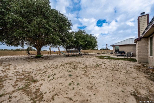 653 LAKE VALLEY DR, La Vernia, TX 78121