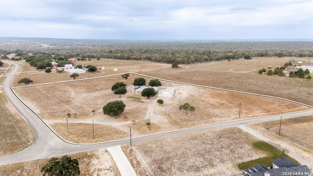 653 LAKE VALLEY DR, La Vernia, TX 78121