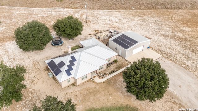 653 LAKE VALLEY DR, La Vernia, TX 78121
