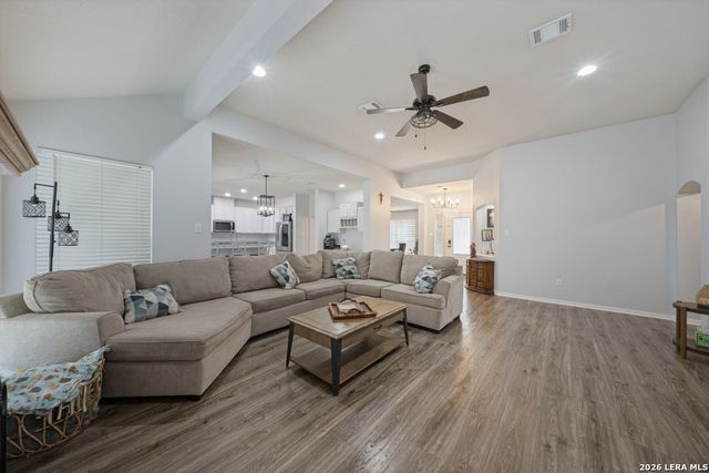 653 LAKE VALLEY DR, La Vernia, TX 78121
