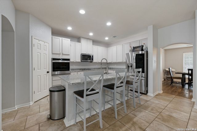 653 LAKE VALLEY DR, La Vernia, TX 78121