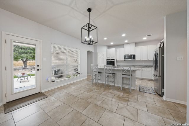 653 LAKE VALLEY DR, La Vernia, TX 78121