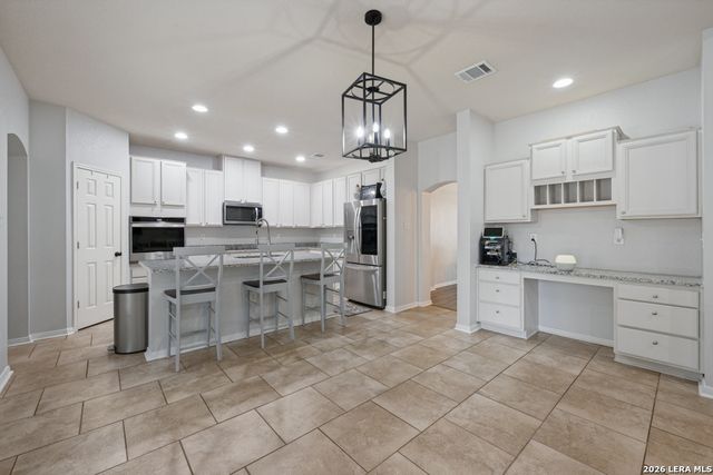 653 LAKE VALLEY DR, La Vernia, TX 78121