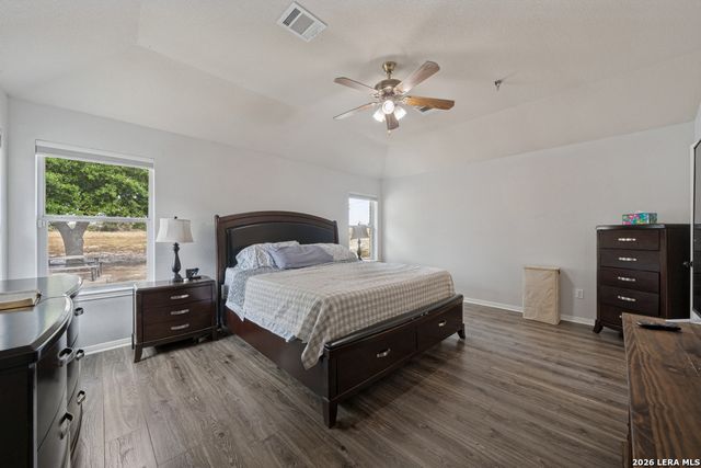653 LAKE VALLEY DR, La Vernia, TX 78121