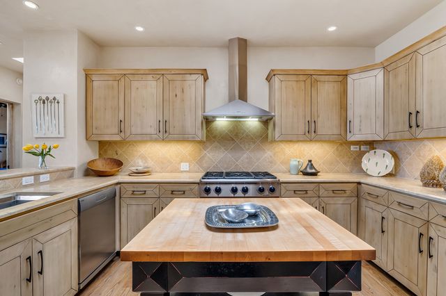1980 Cerros Colorados, Santa Fe, NM 87501