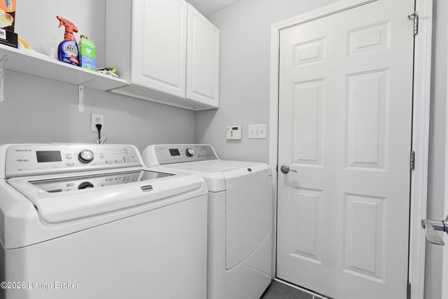 4805 Oak Pointe Dr, Louisville, KY 40245