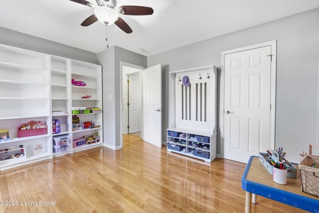 4805 Oak Pointe Dr, Louisville, KY 40245