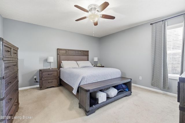 4805 Oak Pointe Dr, Louisville, KY 40245