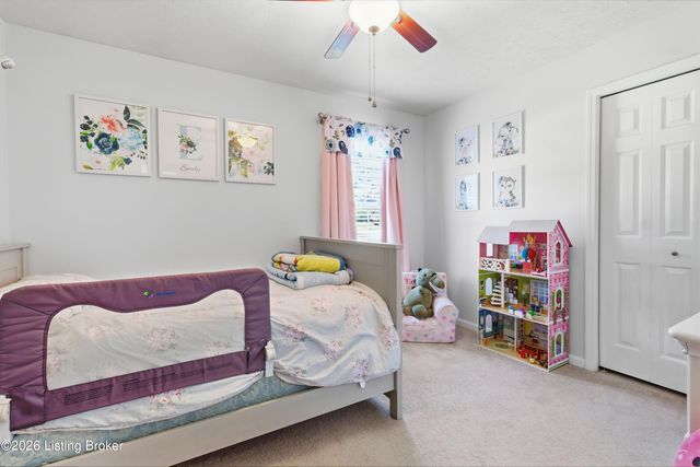 4805 Oak Pointe Dr, Louisville, KY 40245