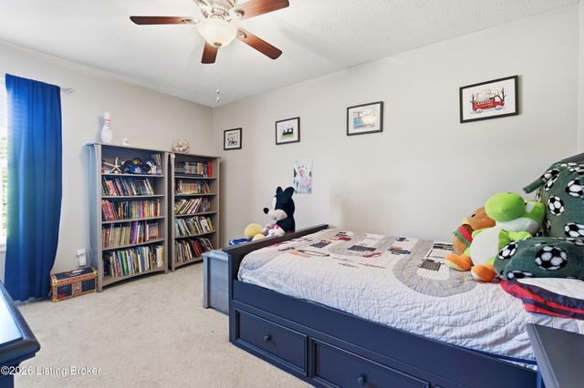 4805 Oak Pointe Dr, Louisville, KY 40245