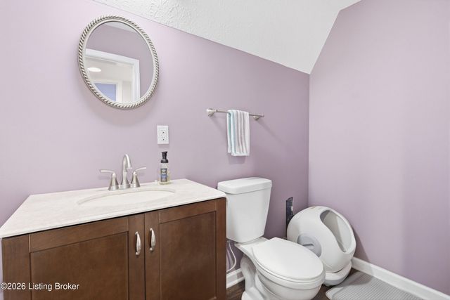 4805 Oak Pointe Dr, Louisville, KY 40245