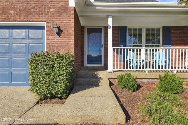 4805 Oak Pointe Dr, Louisville, KY 40245