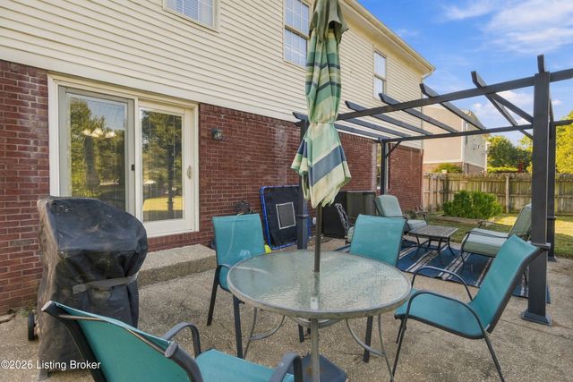 4805 Oak Pointe Dr, Louisville, KY 40245