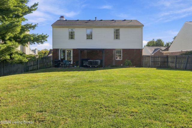 4805 Oak Pointe Dr, Louisville, KY 40245