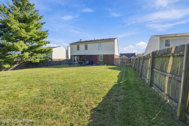 4805 Oak Pointe Dr, Louisville, KY 40245