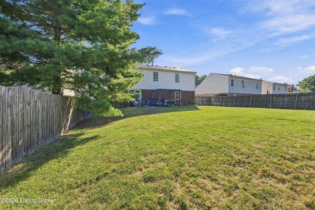 4805 Oak Pointe Dr, Louisville, KY 40245