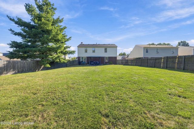 4805 Oak Pointe Dr, Louisville, KY 40245