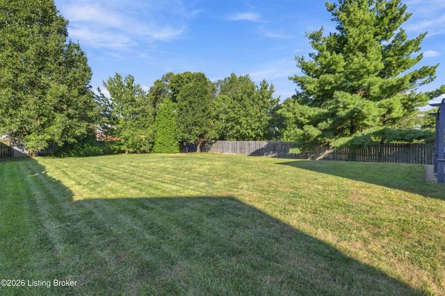 4805 Oak Pointe Dr, Louisville, KY 40245