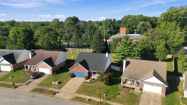 4805 Oak Pointe Dr, Louisville, KY 40245