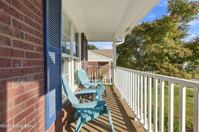 4805 Oak Pointe Dr, Louisville, KY 40245