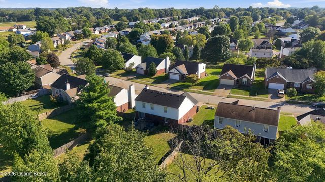 4805 Oak Pointe Dr, Louisville, KY 40245