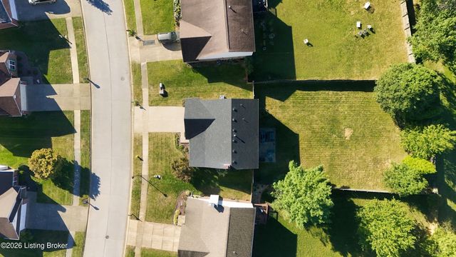 4805 Oak Pointe Dr, Louisville, KY 40245