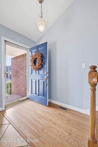 4805 Oak Pointe Dr, Louisville, KY 40245