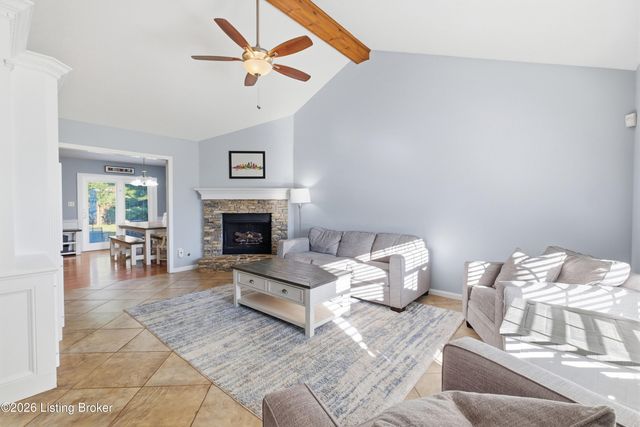4805 Oak Pointe Dr, Louisville, KY 40245