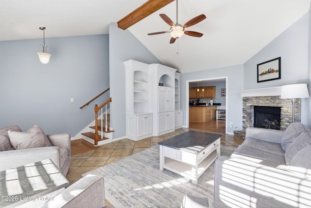 4805 Oak Pointe Dr, Louisville, KY 40245