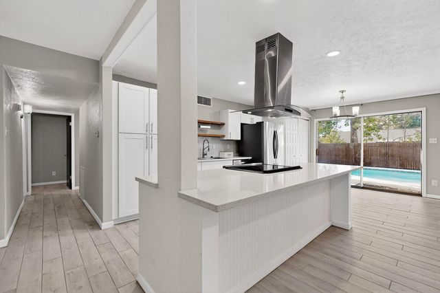 6407 Redwood Lane, Rowlett, TX 75089