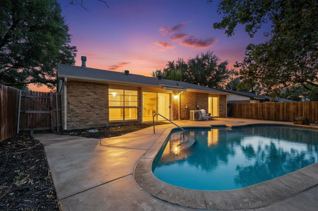 6407 Redwood Lane, Rowlett, TX 75089