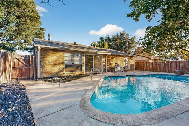 6407 Redwood Lane, Rowlett, TX 75089