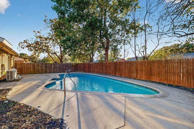 6407 Redwood Lane, Rowlett, TX 75089