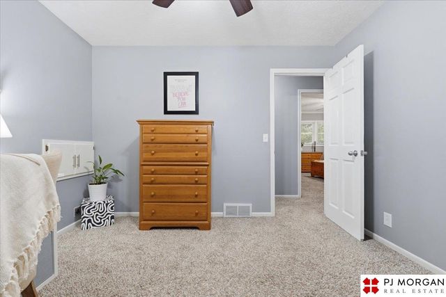 5524 S 151st Street, Omaha, NE 68137