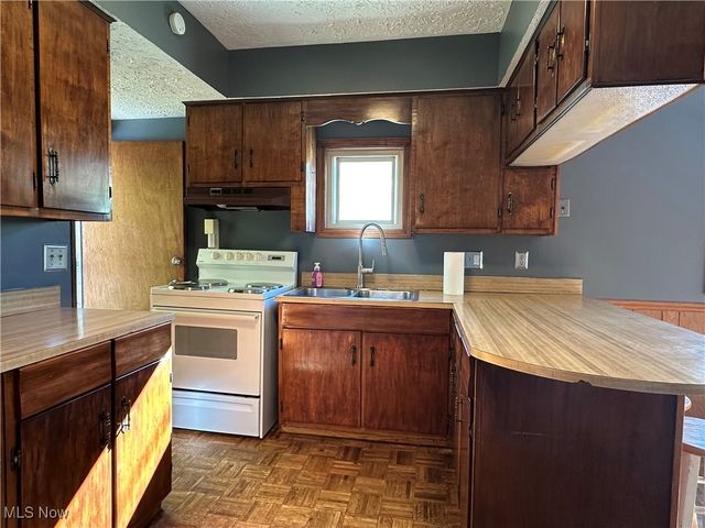 2829 Maplecrest Avenue, Parma, OH 44134