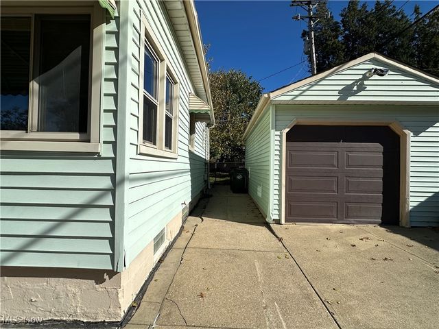 2829 Maplecrest Avenue, Parma, OH 44134