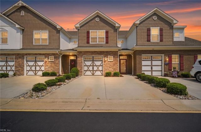432 Autumn Green LN, Chesapeake, VA 23320