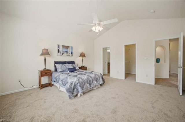 432 Autumn Green LN, Chesapeake, VA 23320