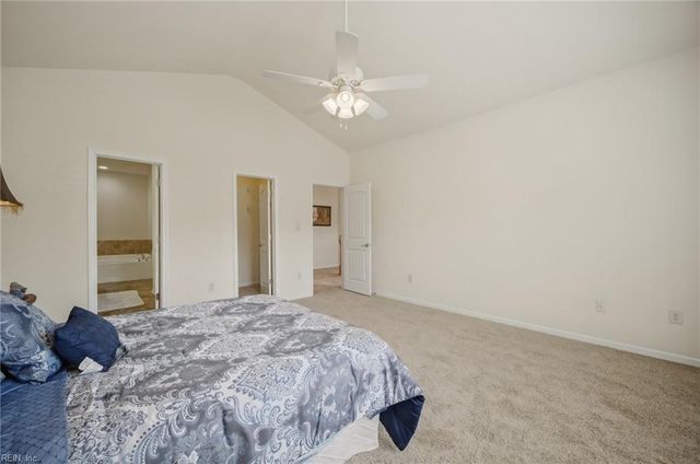 432 Autumn Green LN, Chesapeake, VA 23320