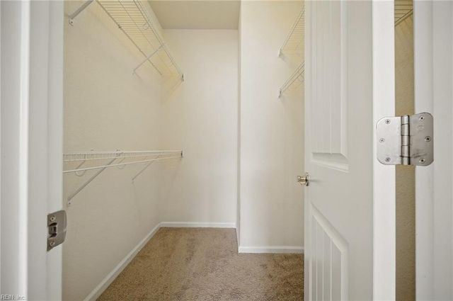 432 Autumn Green LN, Chesapeake, VA 23320