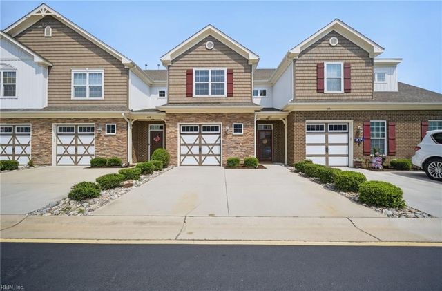 432 Autumn Green LN, Chesapeake, VA 23320