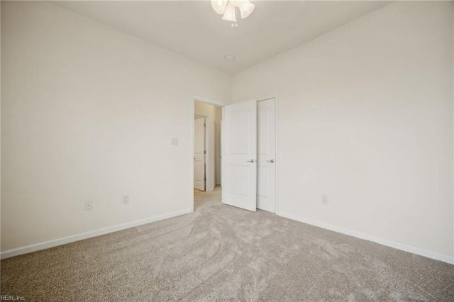 432 Autumn Green LN, Chesapeake, VA 23320