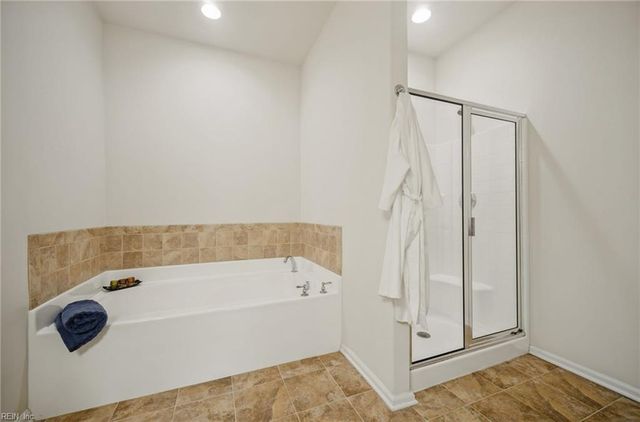 432 Autumn Green LN, Chesapeake, VA 23320