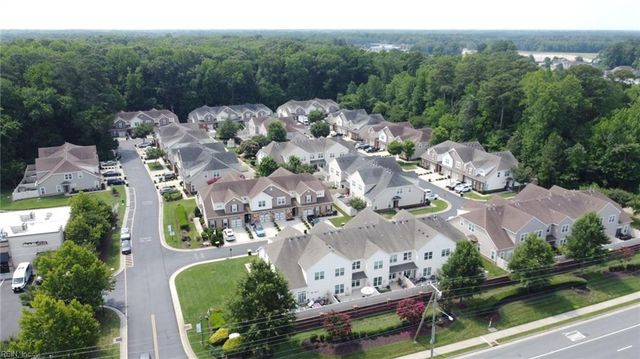 432 Autumn Green LN, Chesapeake, VA 23320