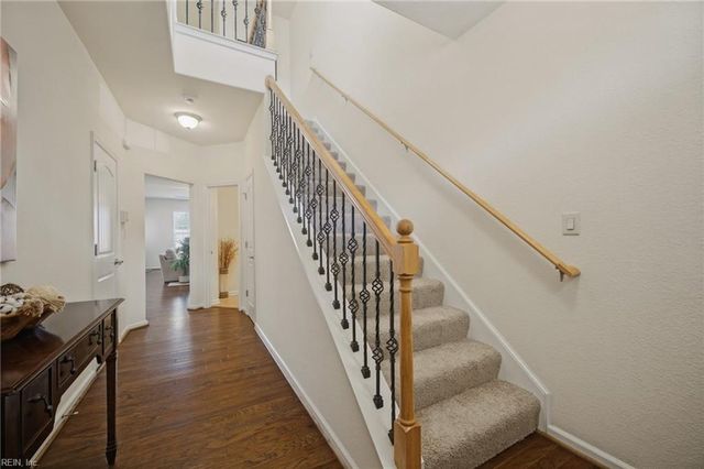 432 Autumn Green LN, Chesapeake, VA 23320