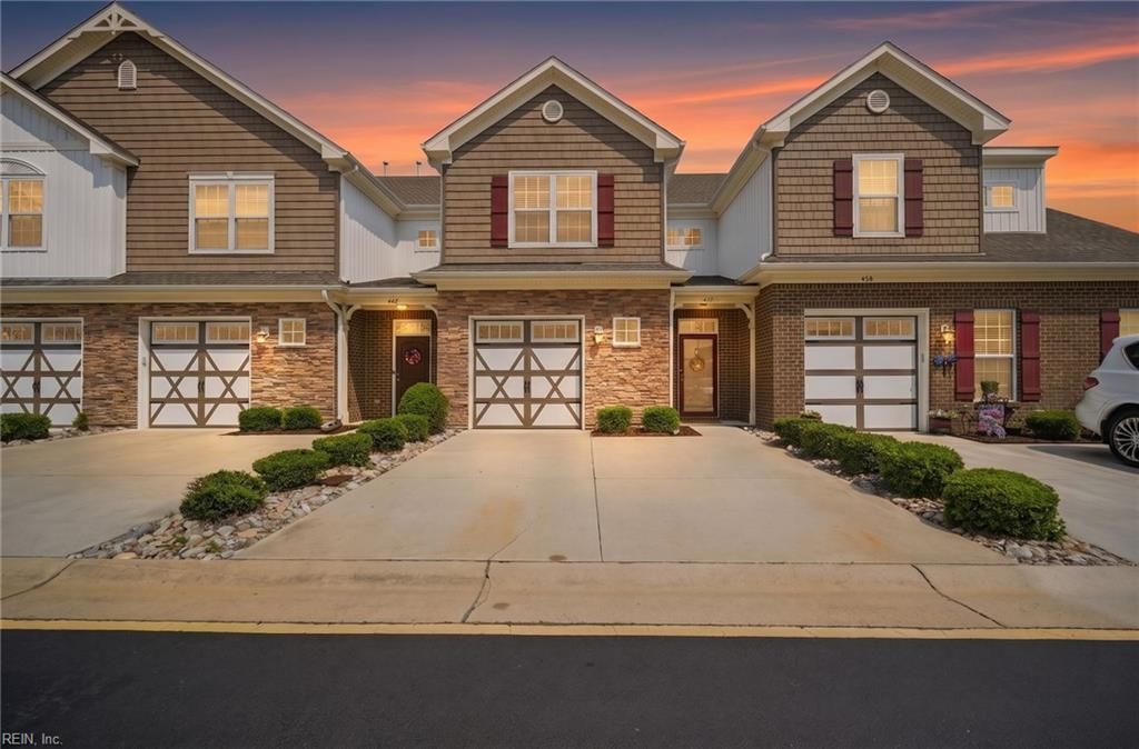 432 Autumn Green LN, Chesapeake, VA 23320