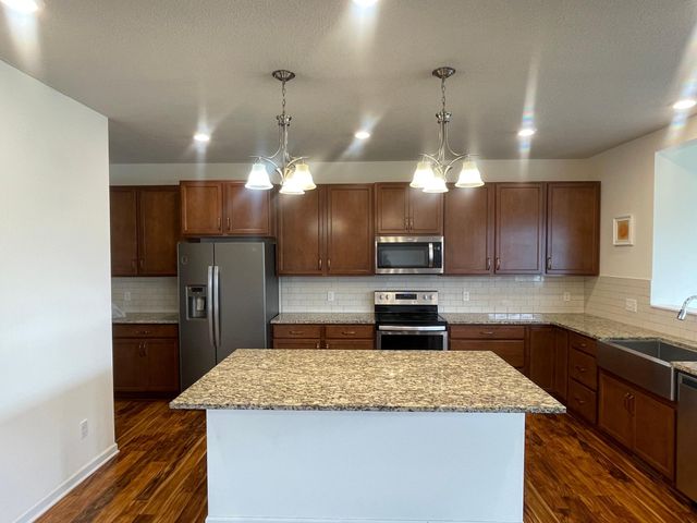 18121 Goldfinch Way, Lakeville, MN 55044
