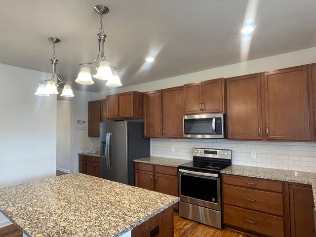 18121 Goldfinch Way, Lakeville, MN 55044