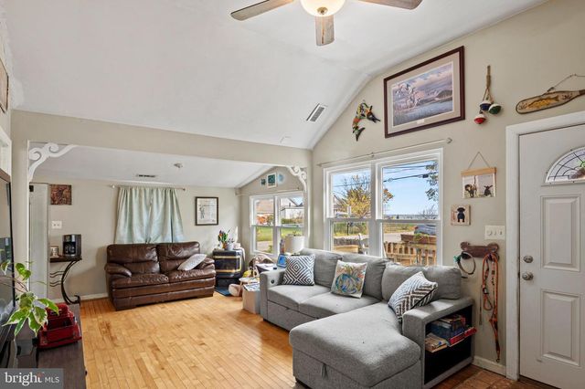 1213 OAK AVE, Shady Side, MD 20764