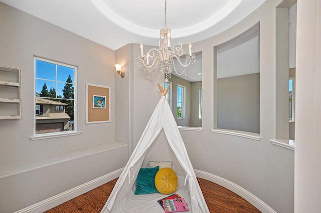 1013 Sandwick Way, Folsom, CA 95630